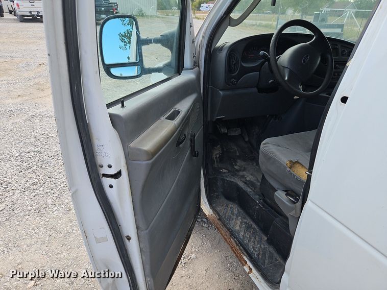 image for item DP2438 2006 Ford E250  van