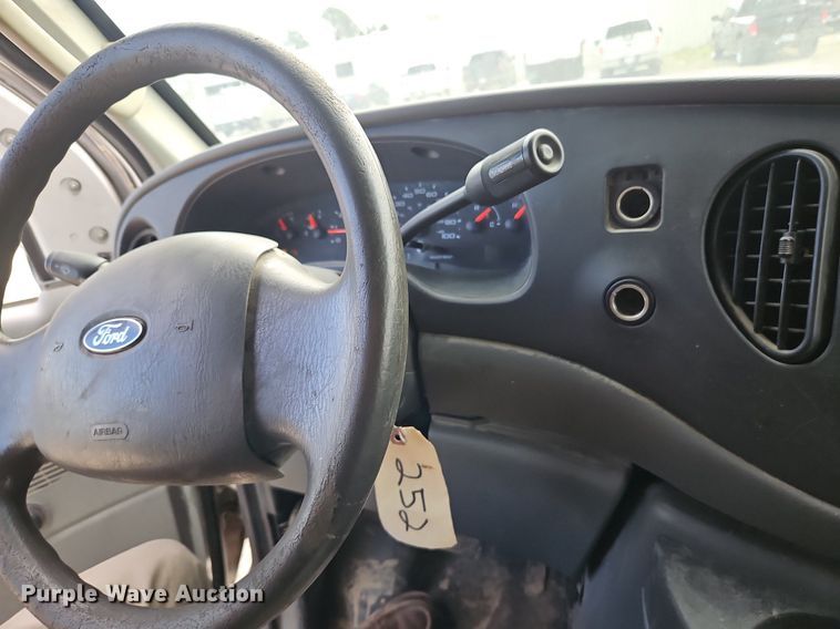 image for item DP2438 2006 Ford E250  van