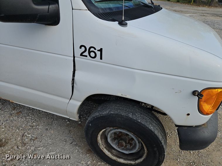 image for item DP2439 2004 Ford E250  van