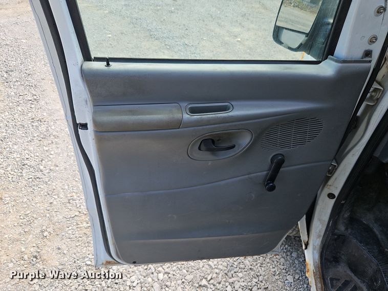 image for item DP2439 2004 Ford E250  van