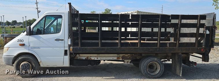 image for item DP2440 2006 Dodge Sprinter 3500  flatbed van