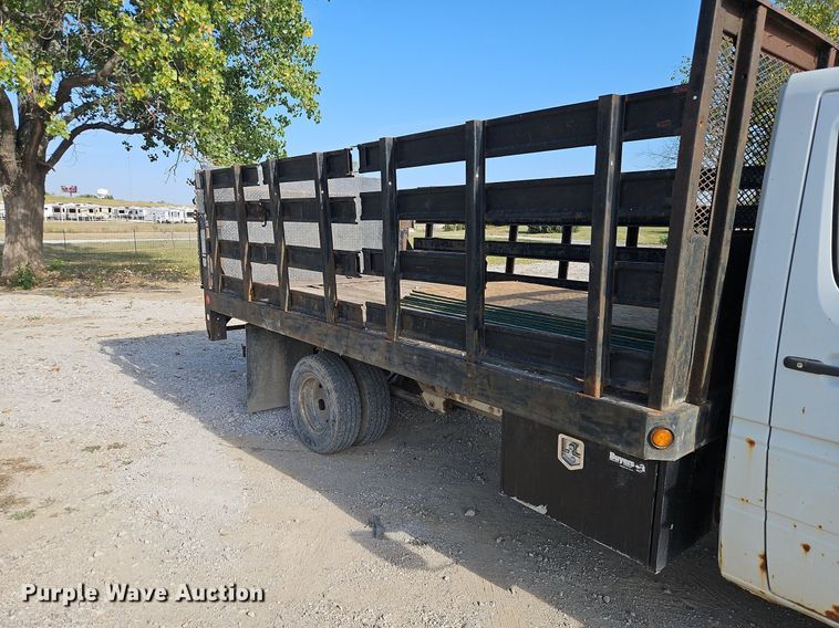 image for item DP2440 2006 Dodge Sprinter 3500  flatbed van