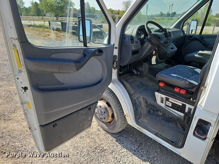 image for item DP2440 2006 Dodge Sprinter 3500  flatbed van