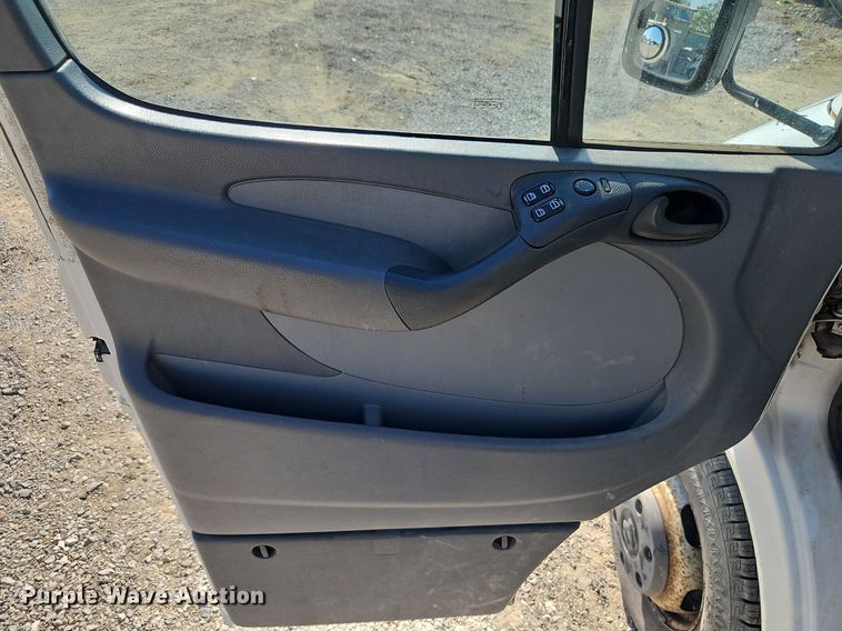 image for item DP2440 2006 Dodge Sprinter 3500  flatbed van