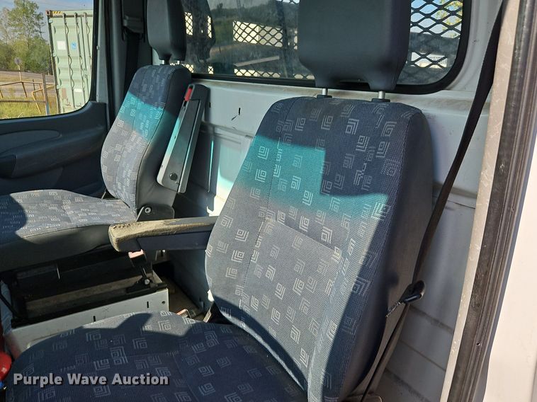 image for item DP2440 2006 Dodge Sprinter 3500  flatbed van