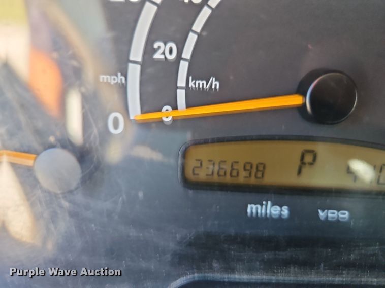 image for item DP2440 2006 Dodge Sprinter 3500  flatbed van