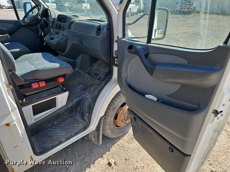 image for item DP2440 2006 Dodge Sprinter 3500  flatbed van