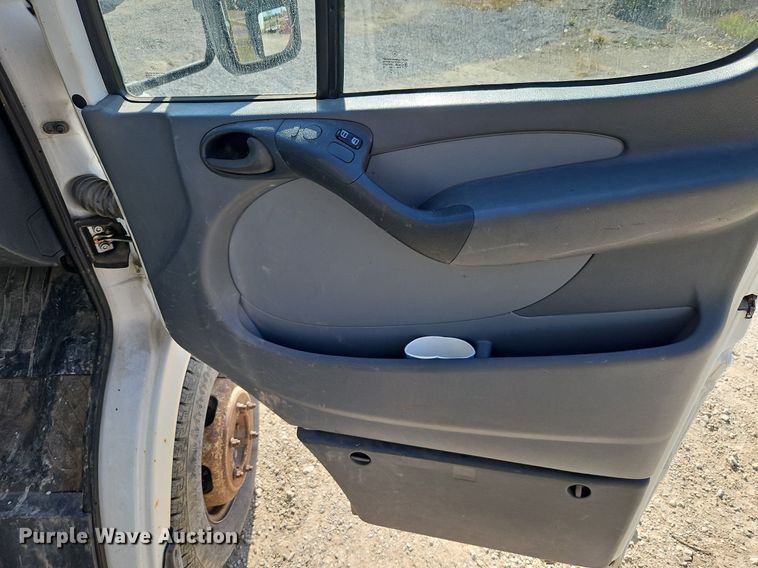 image for item DP2440 2006 Dodge Sprinter 3500  flatbed van