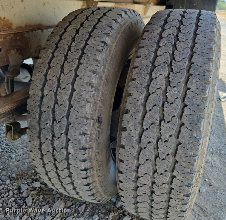 image for item DP2440 2006 Dodge Sprinter 3500  flatbed van