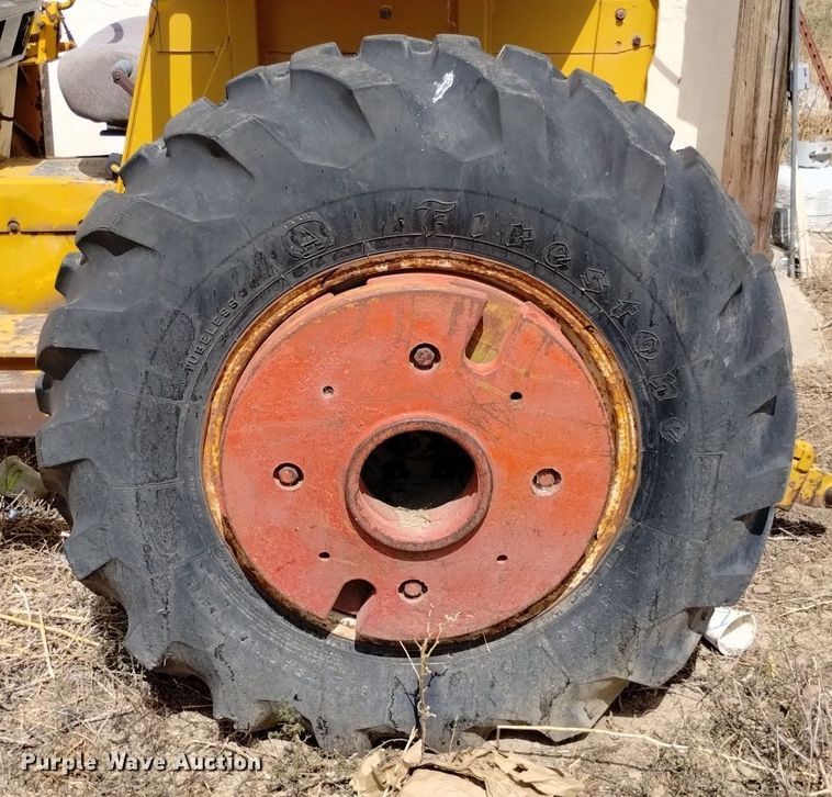 image for item DP3412 International 2500B  tractor