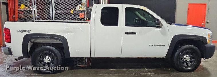 image for item DQ0132 2013 Chevrolet Silverado 1500  Ext. Cab pickup truck