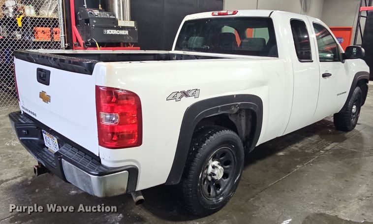 image for item DQ0132 2013 Chevrolet Silverado 1500  Ext. Cab pickup truck