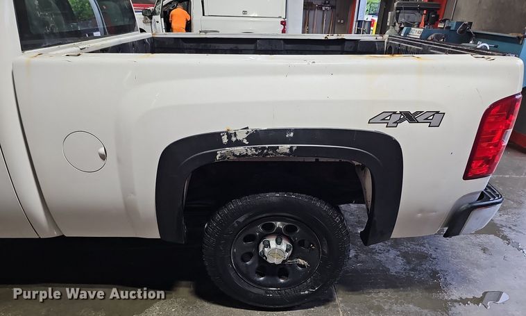 image for item DQ0132 2013 Chevrolet Silverado 1500  Ext. Cab pickup truck