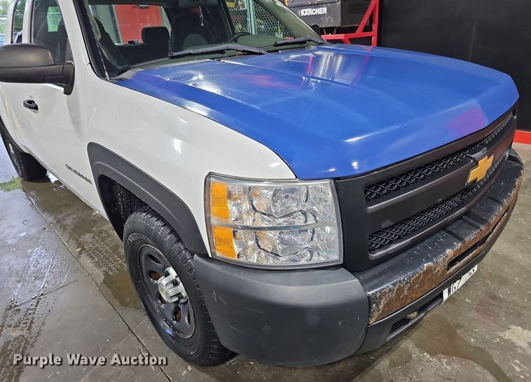 image for item DQ0132 2013 Chevrolet Silverado 1500  Ext. Cab pickup truck
