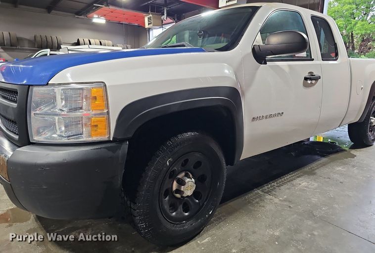 image for item DQ0132 2013 Chevrolet Silverado 1500  Ext. Cab pickup truck