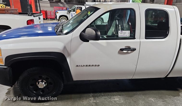 image for item DQ0132 2013 Chevrolet Silverado 1500  Ext. Cab pickup truck