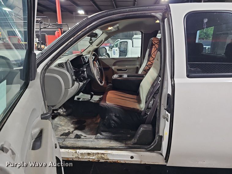 image for item DQ0132 2013 Chevrolet Silverado 1500  Ext. Cab pickup truck