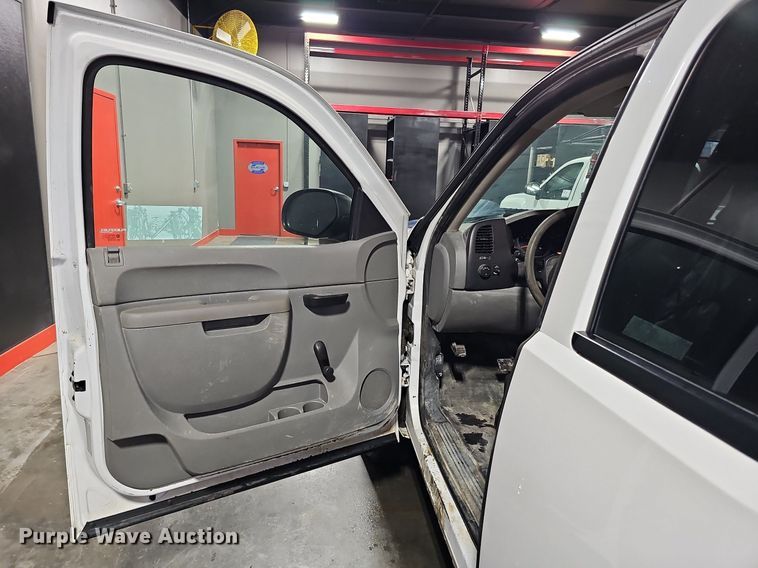 image for item DQ0132 2013 Chevrolet Silverado 1500  Ext. Cab pickup truck