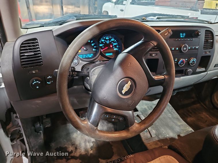 image for item DQ0132 2013 Chevrolet Silverado 1500  Ext. Cab pickup truck