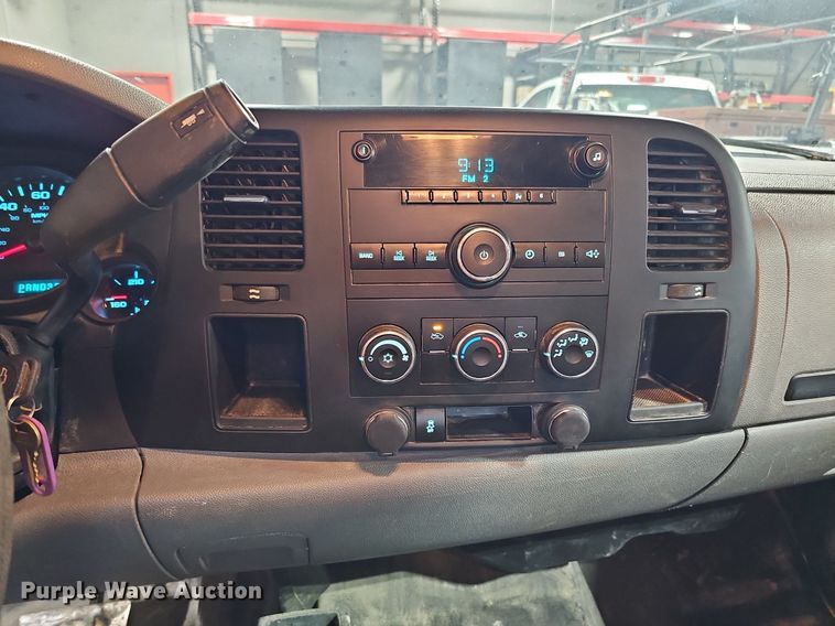 image for item DQ0132 2013 Chevrolet Silverado 1500  Ext. Cab pickup truck