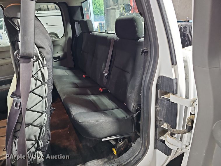 image for item DQ0132 2013 Chevrolet Silverado 1500  Ext. Cab pickup truck