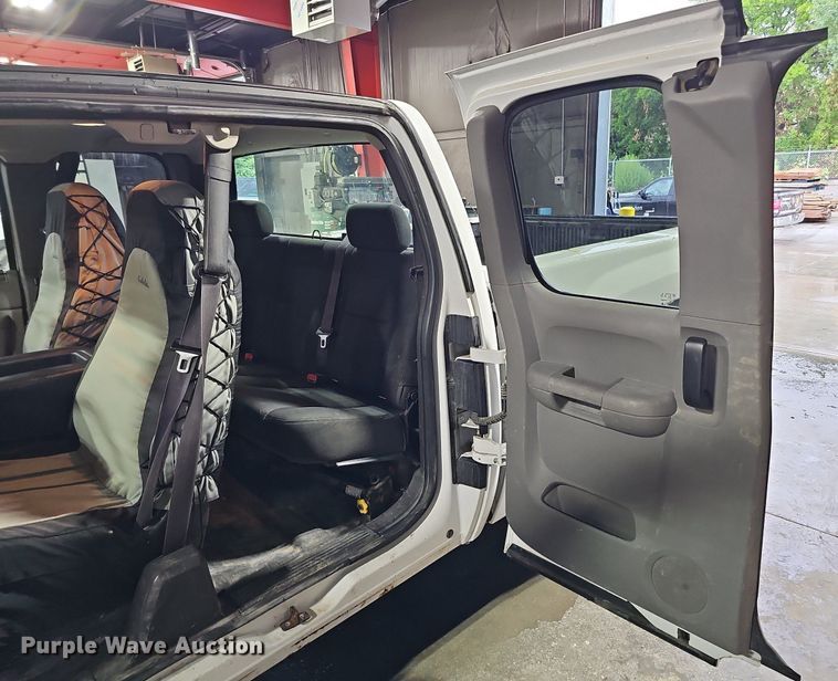 image for item DQ0132 2013 Chevrolet Silverado 1500  Ext. Cab pickup truck