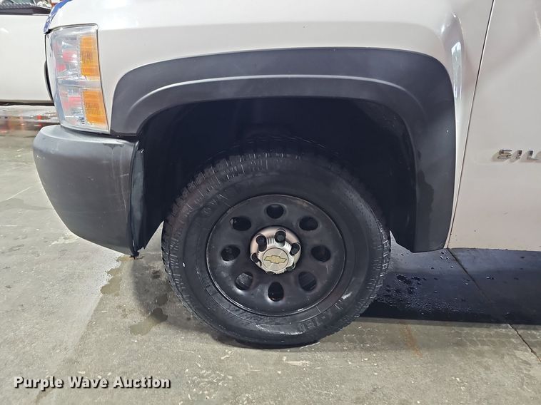 image for item DQ0132 2013 Chevrolet Silverado 1500  Ext. Cab pickup truck