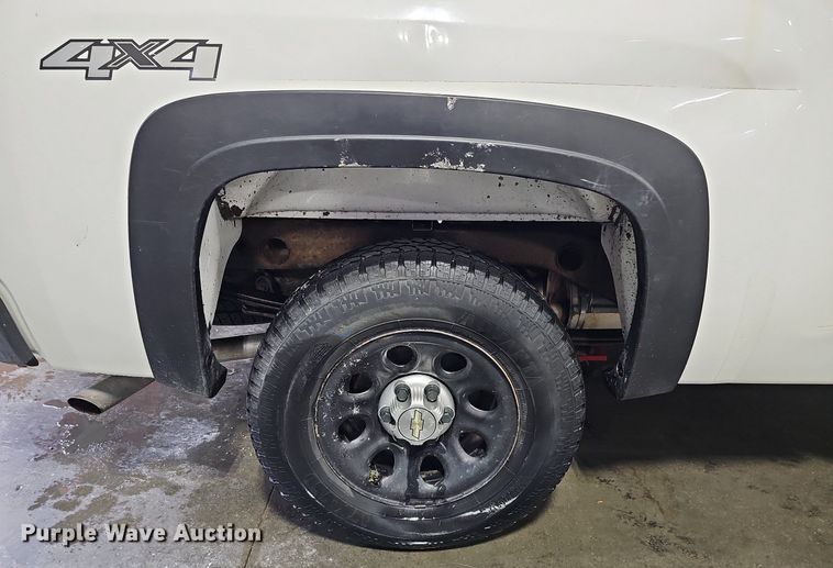 image for item DQ0132 2013 Chevrolet Silverado 1500  Ext. Cab pickup truck