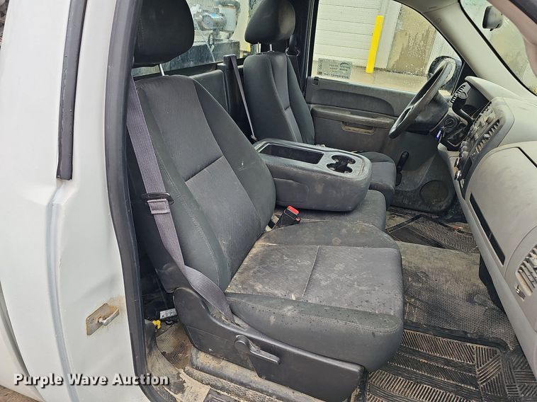 image for item DQ0133 2013 Chevrolet Silverado 1500  pickup truck