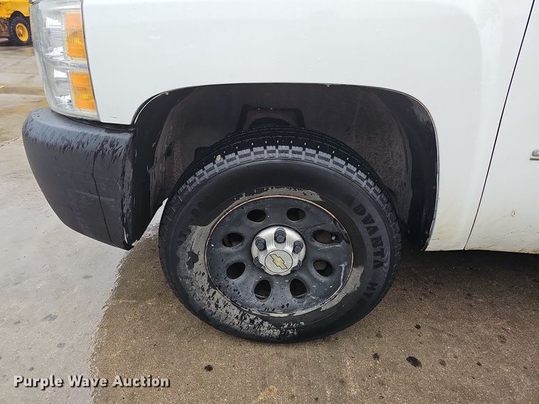 image for item DQ0133 2013 Chevrolet Silverado 1500  pickup truck