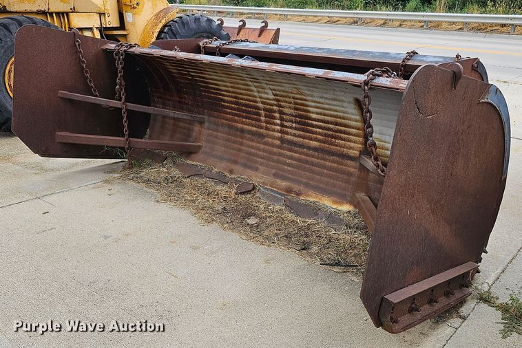 image for item DQ0207 132" W snow plow