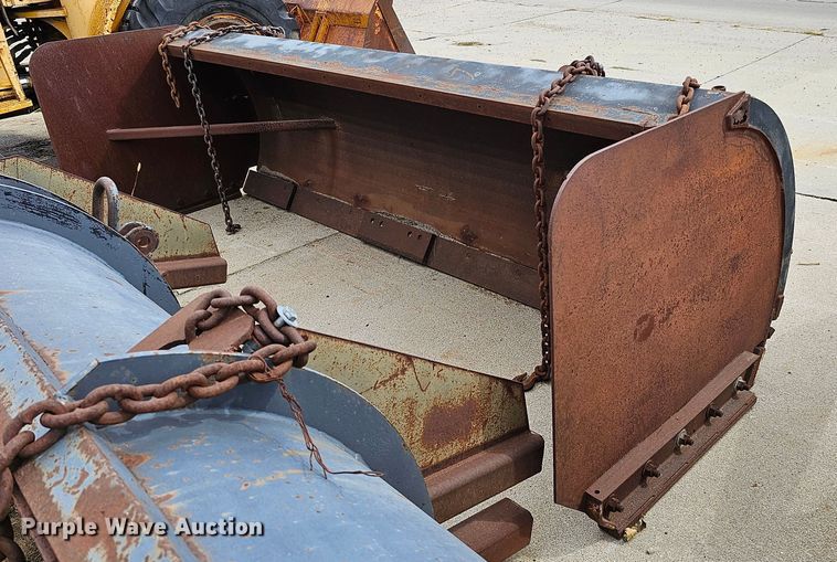 image for item DQ0208 132" W snow plow