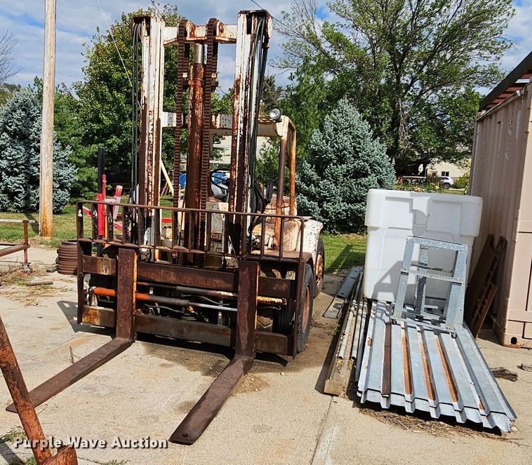 image for item DQ0209 Hyster 30  forklift