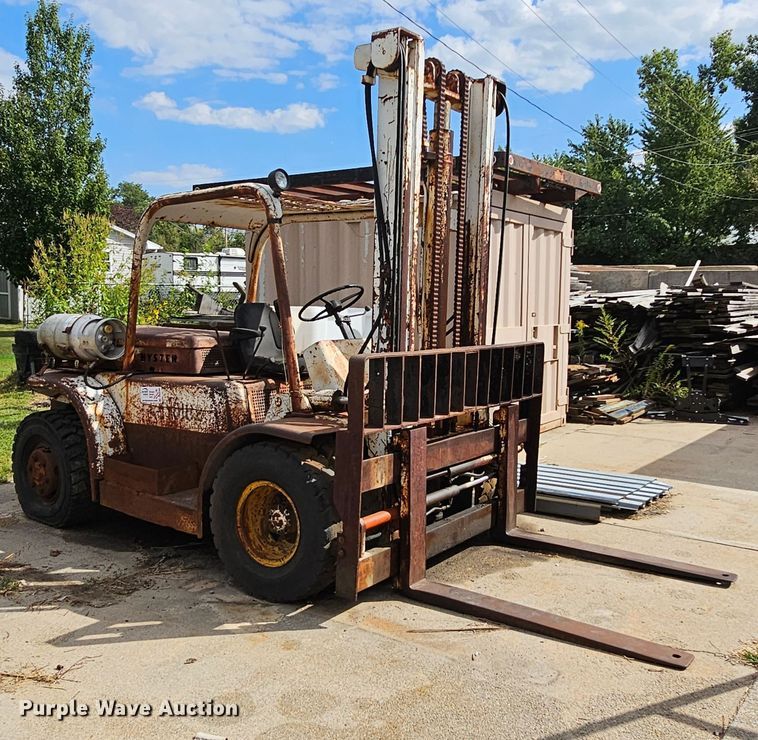 image for item DQ0209 Hyster 30  forklift