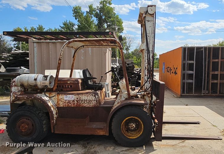 image for item DQ0209 Hyster 30  forklift