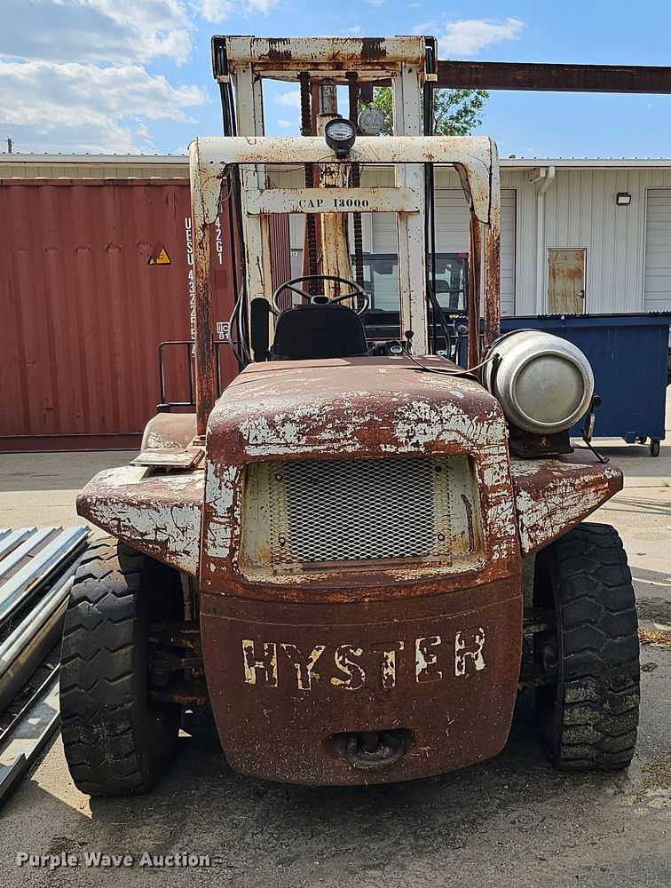 image for item DQ0209 Hyster 30  forklift