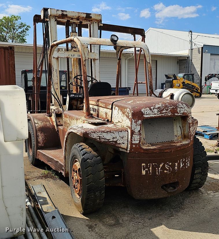 image for item DQ0209 Hyster 30  forklift