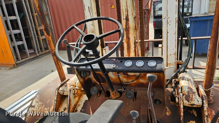 image for item DQ0209 Hyster 30  forklift