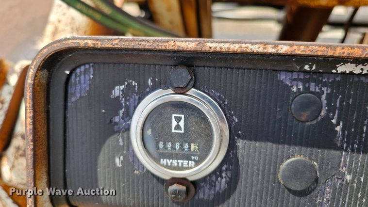 image for item DQ0209 Hyster 30  forklift