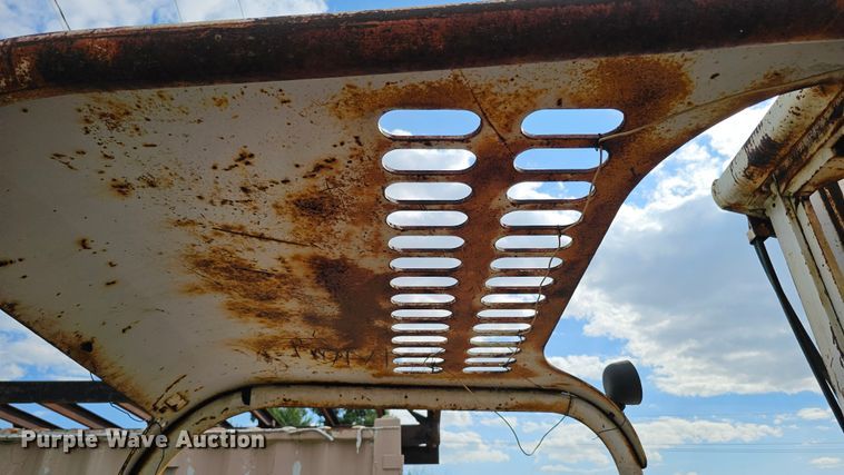 image for item DQ0209 Hyster 30  forklift