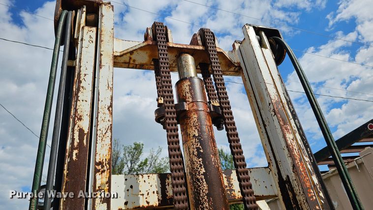 image for item DQ0209 Hyster 30  forklift