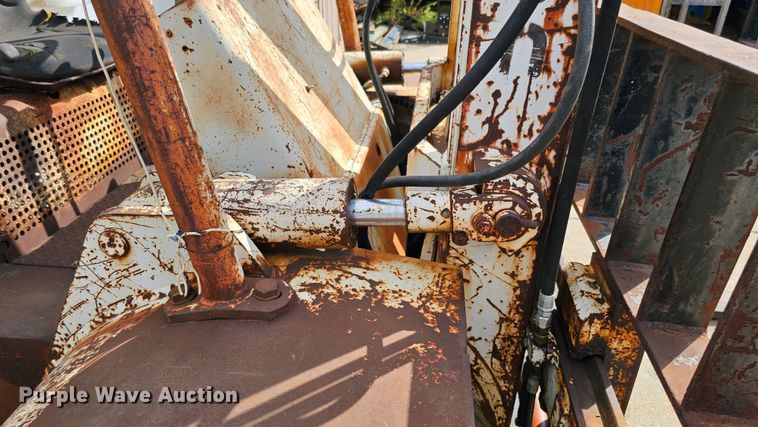 image for item DQ0209 Hyster 30  forklift