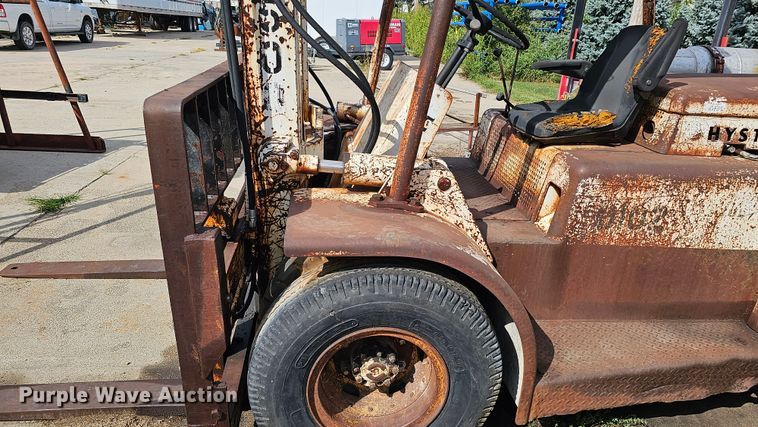 image for item DQ0209 Hyster 30  forklift