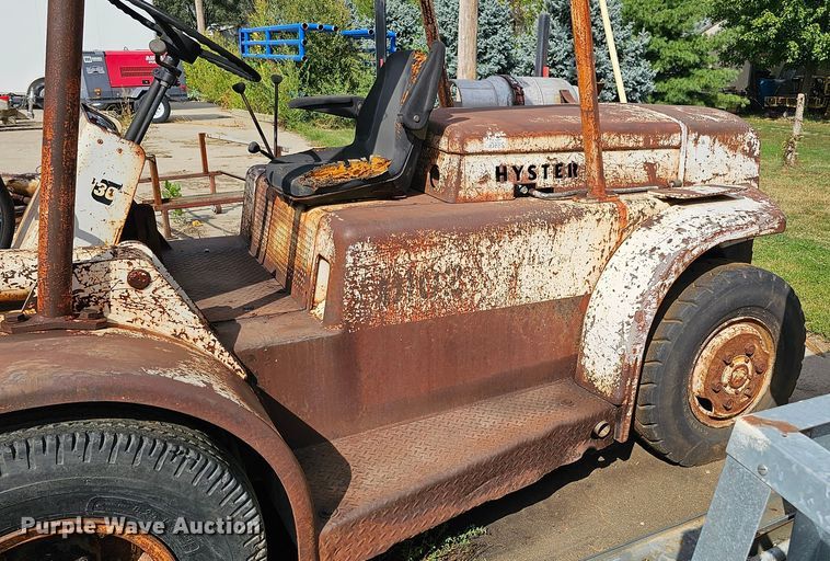 image for item DQ0209 Hyster 30  forklift