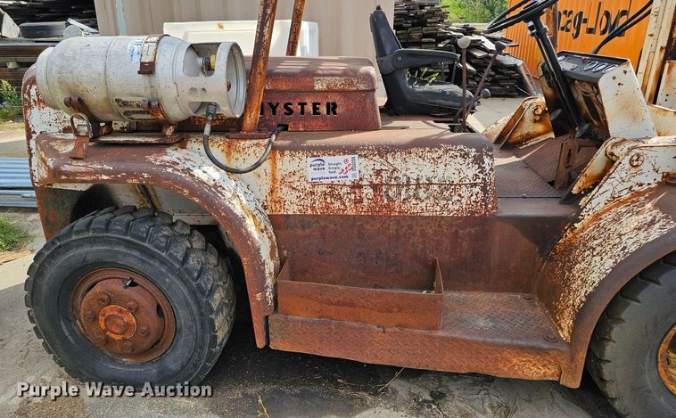 image for item DQ0209 Hyster 30  forklift