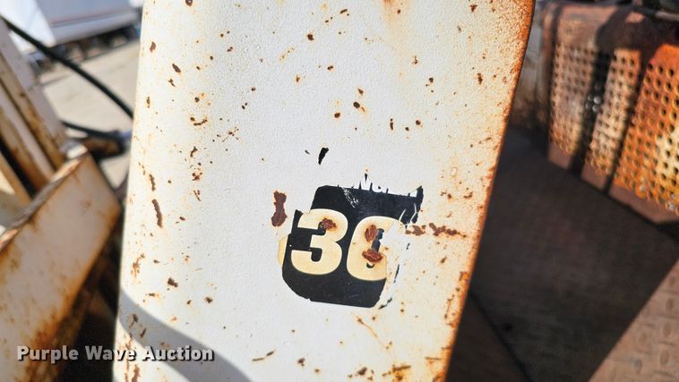 image for item DQ0209 Hyster 30  forklift