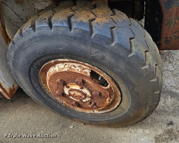 image for item DQ0209 Hyster 30  forklift