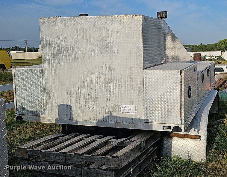 image for item DQ0252 2014 JD Welding & Sandblasting LLC  mobile home toter bed