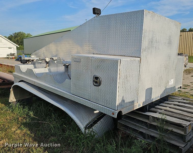 image for item DQ0252 2014 JD Welding & Sandblasting LLC  mobile home toter bed