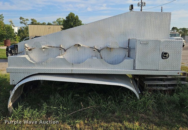 image for item DQ0252 2014 JD Welding & Sandblasting LLC  mobile home toter bed